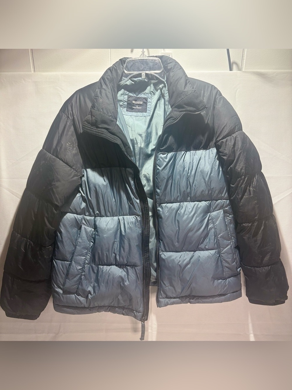 Hollister Men's Black and Teal Quilted Puffer Jacket